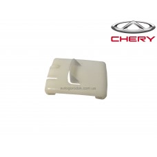 Клипса опоры передних сидений правая Chery Amulet